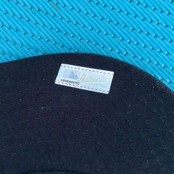 New Era Men's Blue Boston Red Sox Quick Alternate 59Fifty Fitted Cap Hat - Picture 8 of 9